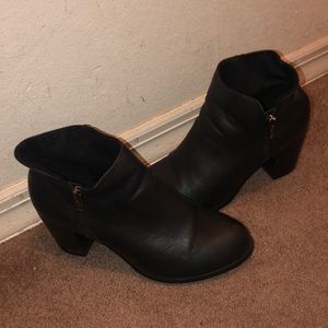 wide width black booties